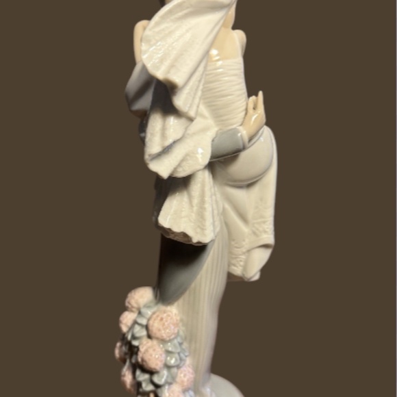 Lladro Figurine #5282 Over the Threshold - Wedding Couple/Bride & Groom 10.25" - Picture 5 of 7